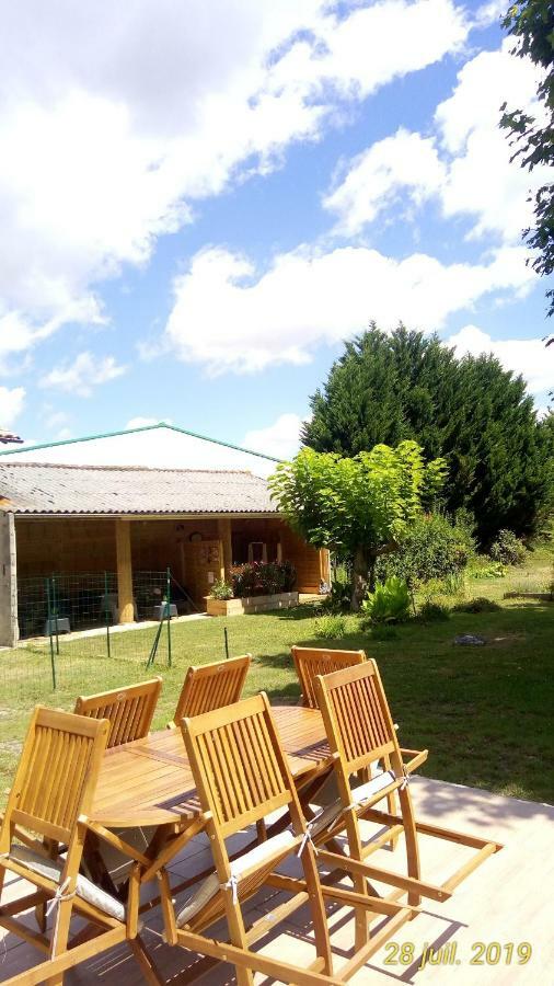 Bed and Breakfast Montplaisir Montendre Exterior foto